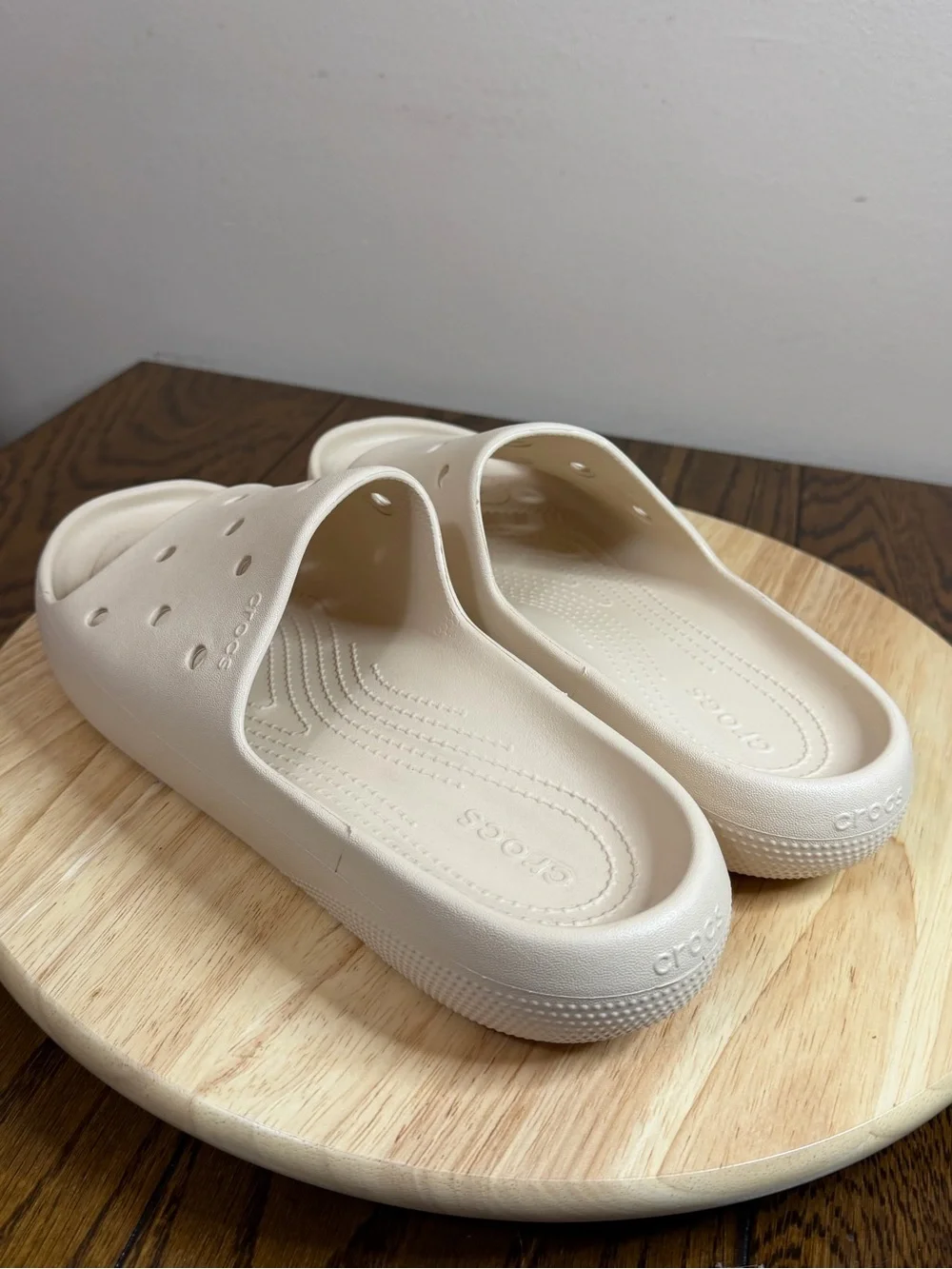 Crocs Unisex Classic Lightweight Fast Drying Slide Sandal